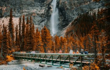Fall Hiking Vacations – The Perfect Season for Scenic Trails and Safe Adventures Fall Hiking Vacations – The Perfect Season for Scenic Trails and Safe Adventures